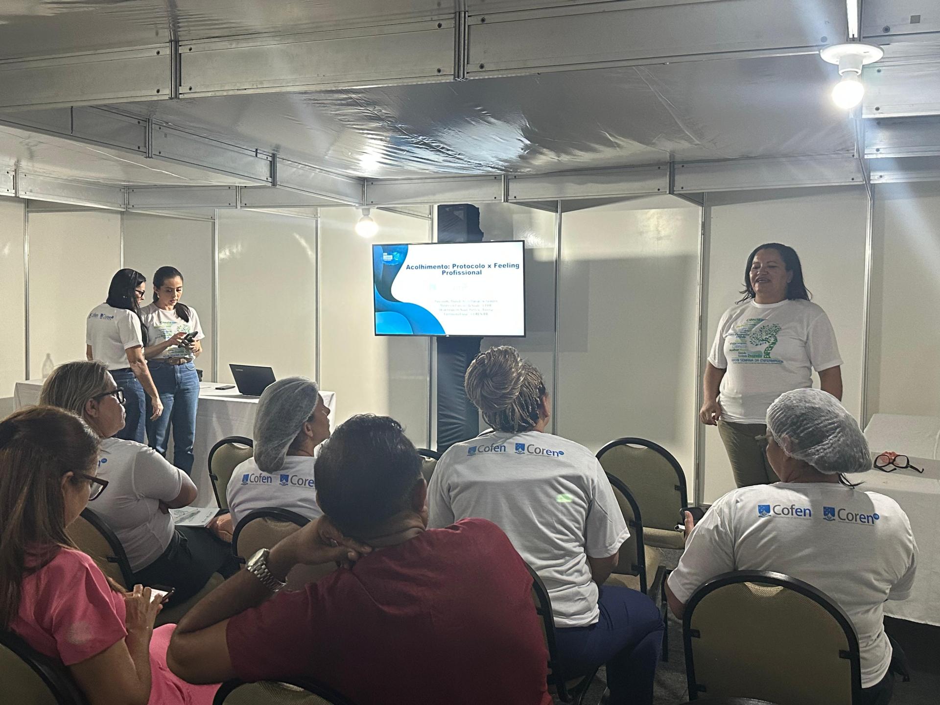 Profissionais de enfermagem recebem treinamento em hospitais