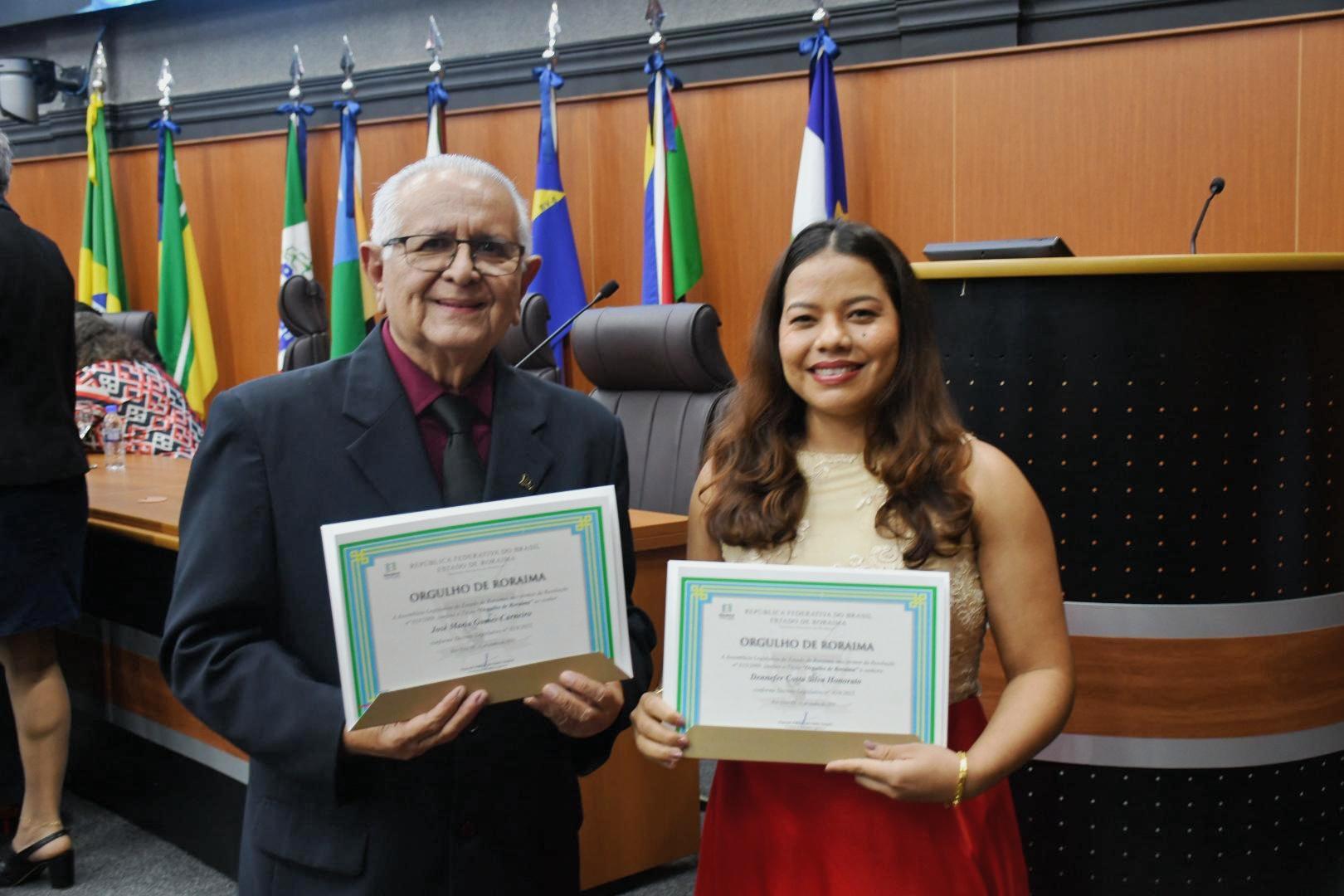 Jornalistas Dennefer Honorato e José Maria Carneiro recebem Comenda Orgulho de Roraima em homenagem histórica na Assembleia Legislativa