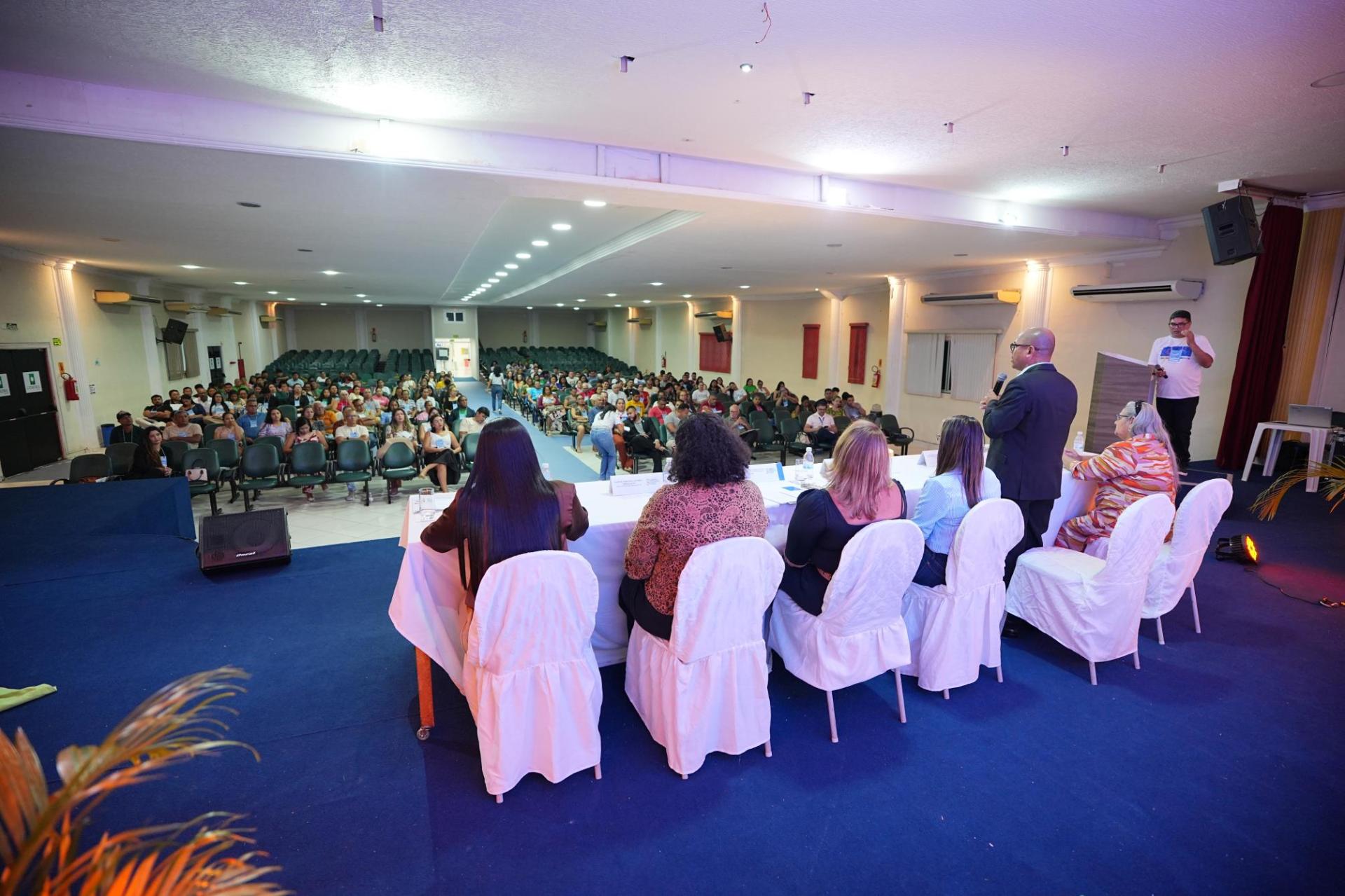 Sesau debate saúde do trabalhador em conferência temática