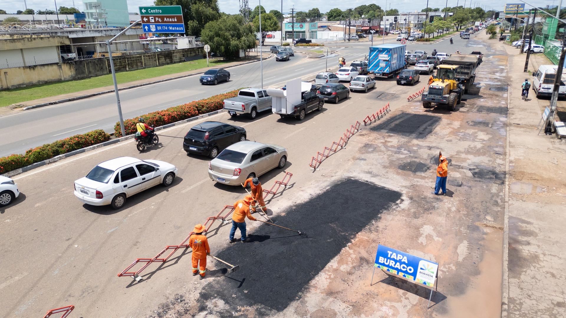 Avenida Venezuela recebe reparos em trecho de grande circulação de veículos
