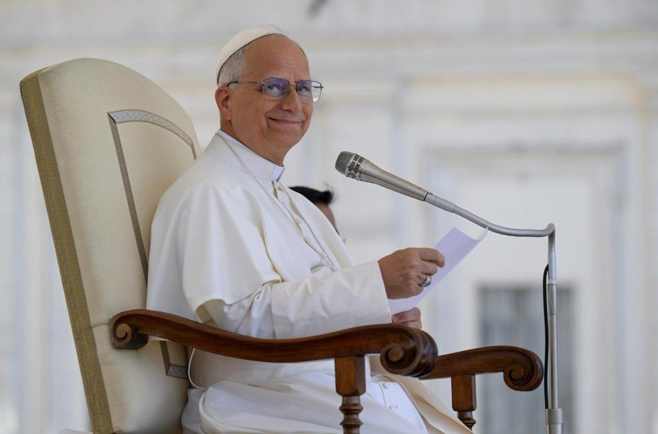 Papa pede a influenciadores que rompam com a polarização