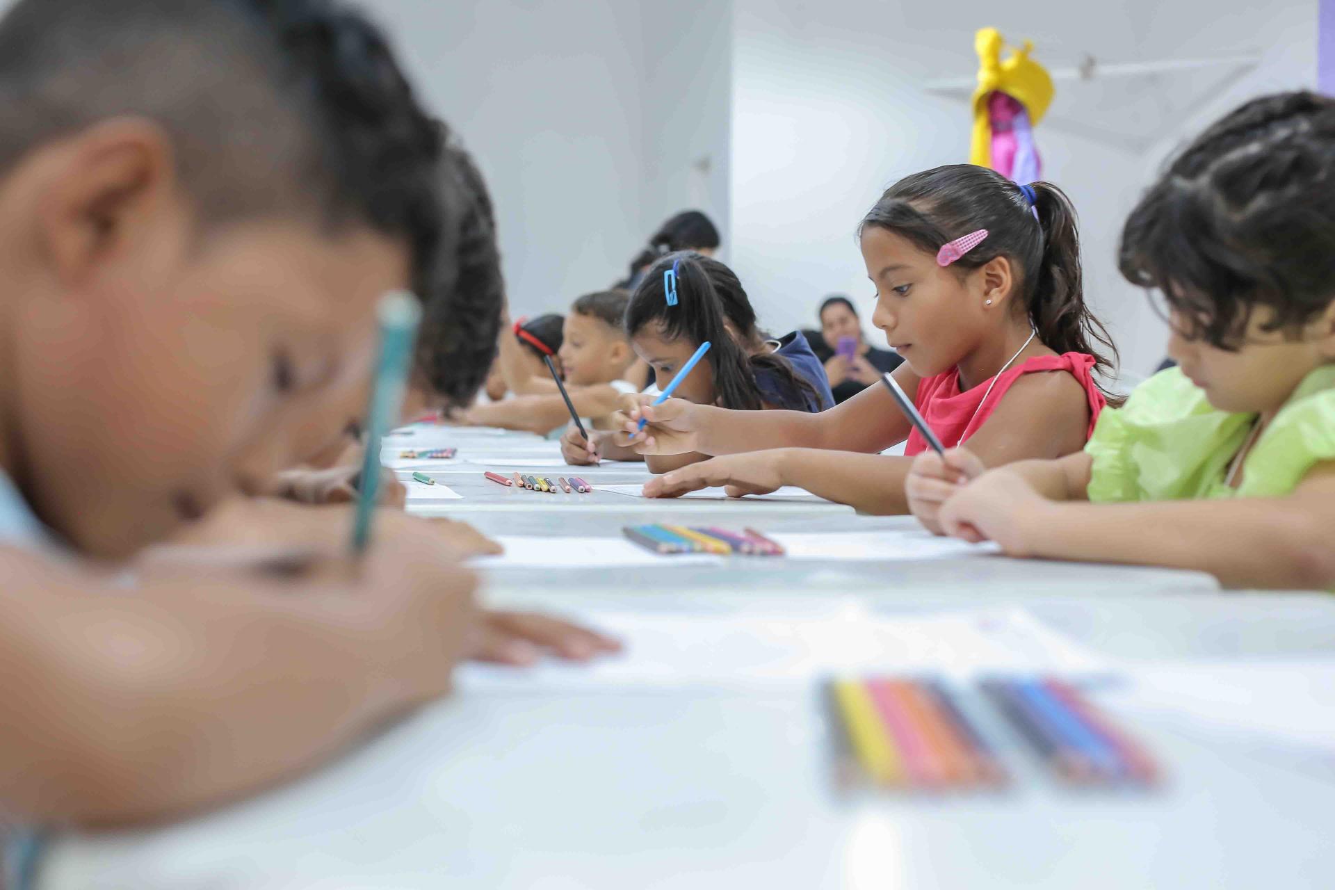 Crianças e adolescentes participam de festival de arte no CCJuv