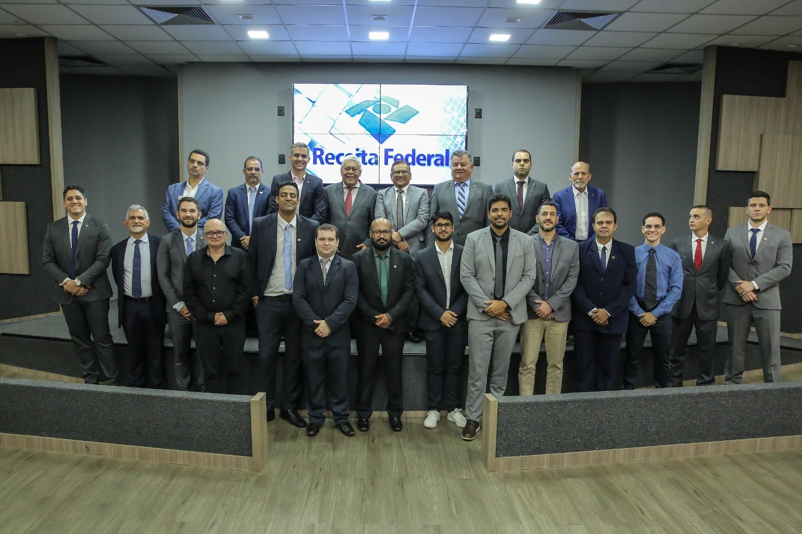 Deputados prestigiam posse de 13 novos servidores da Receita Federal em Roraima