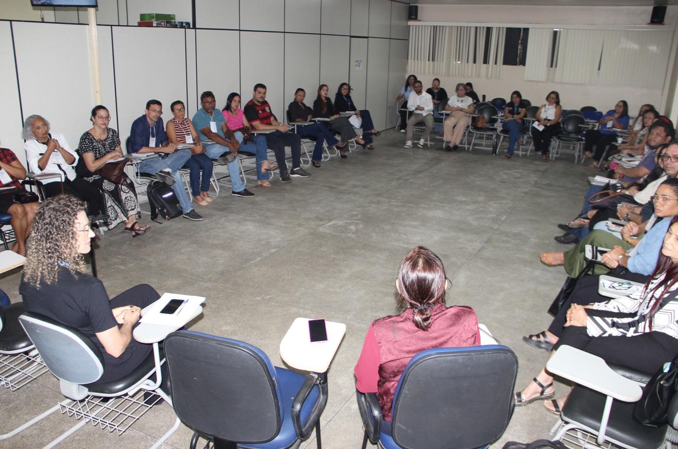 Educadores trocam experiências para melhorar a EJA em Roraima