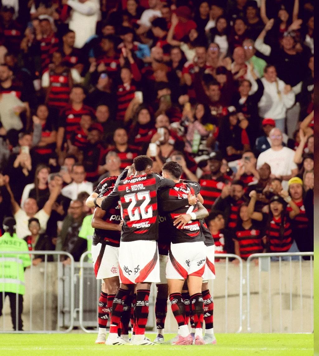 Flamengo mantém liderança isolada no Brasileirão após tropeço do Cruzeiro e embala para a Libertadores