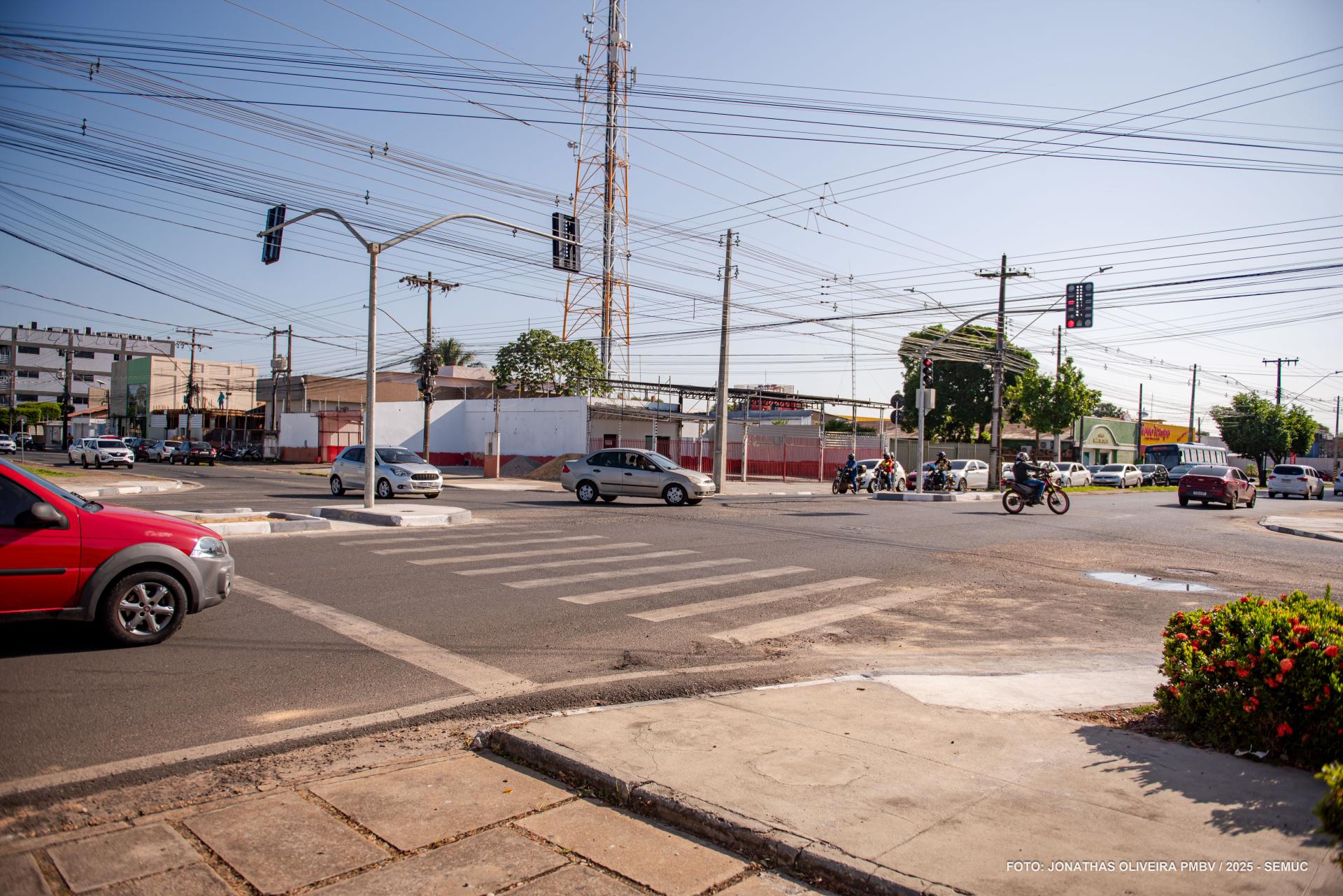 Motoristas devem redobrar atenção para mudança no fluxo da rua Penha Brasil