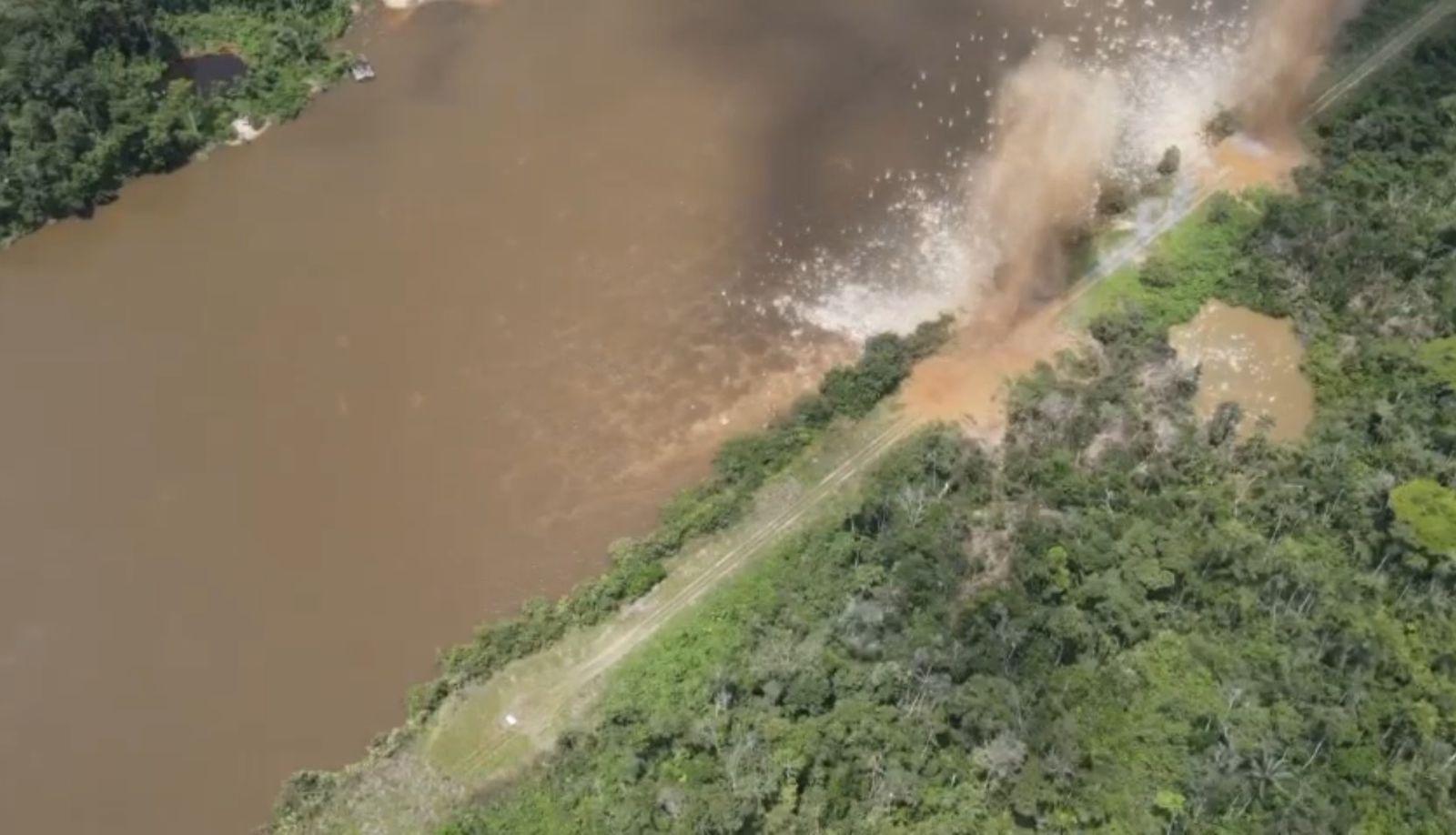 Operação destrói pista de pouso clandestina reconstruída por garimpeiros na TI Yanomami