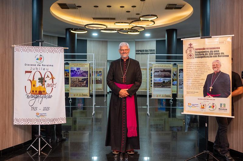 ALERR sedia exposição fotográfica em homenagem aos 300 anos da Igreja Católica em Roraima