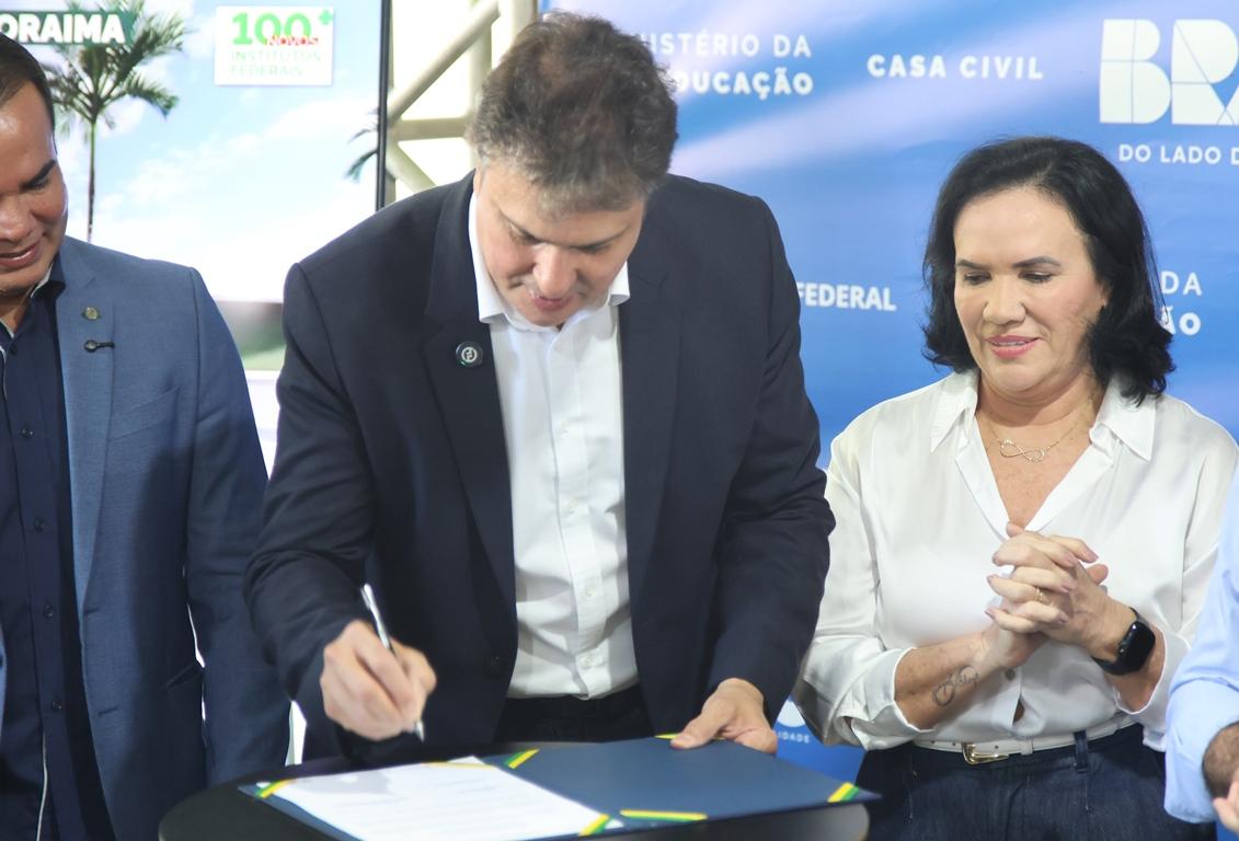 Ministro da Educação assina ordem de serviço de novo campus do IFRR