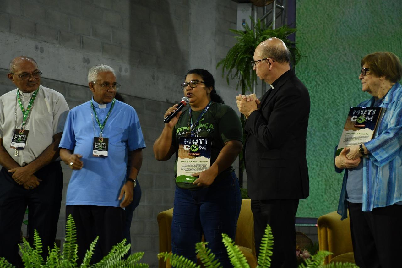 Rede de Notícias da Amazônia recebe homenagem no Muticom 2025