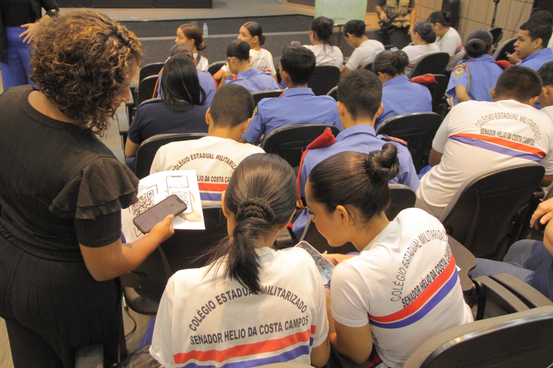 ALERR promove teste vocacional durante feira de profissões