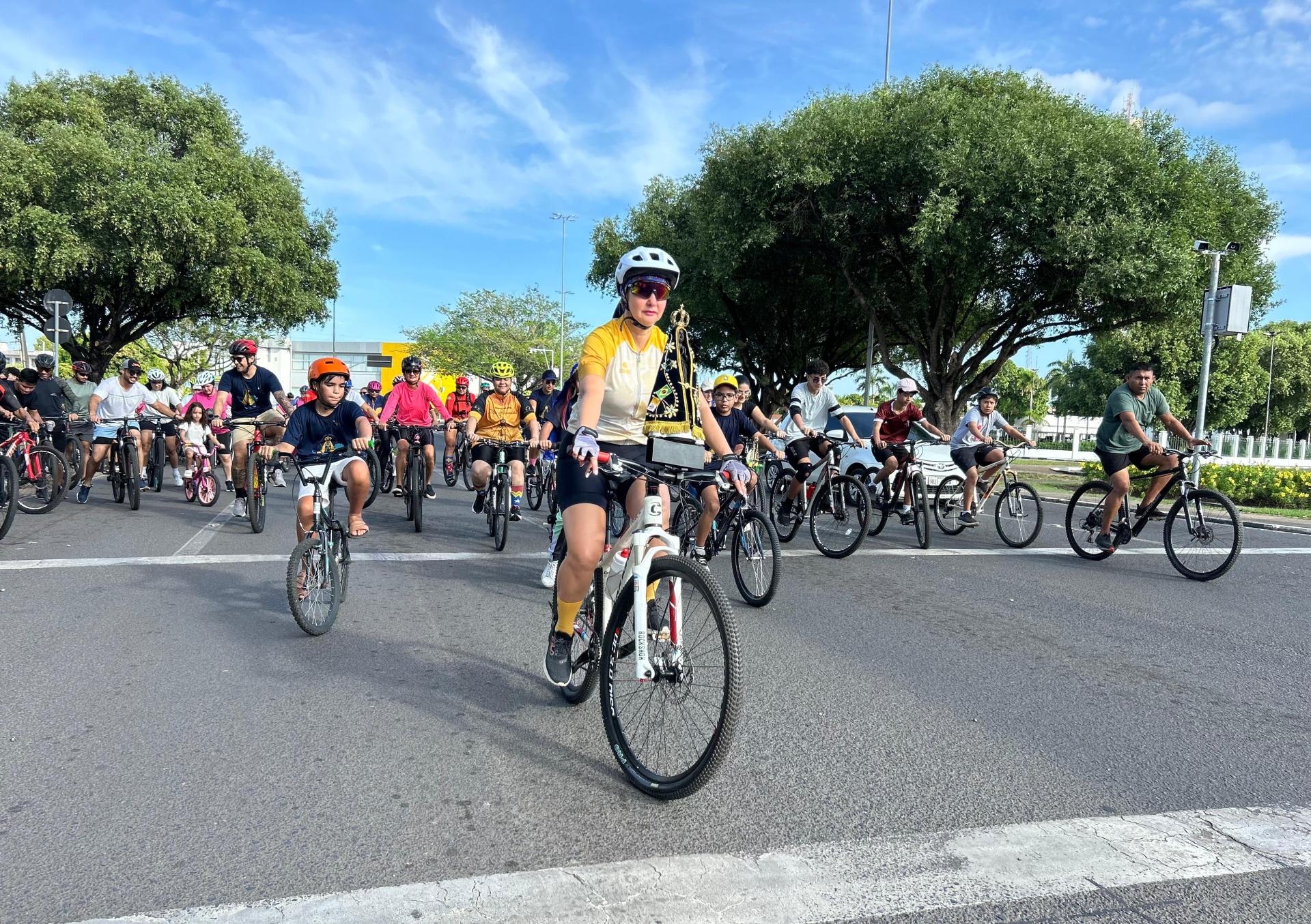 Fé sobre duas rodas: Pedalando com Maria reúne fiéis em Boa Vista
