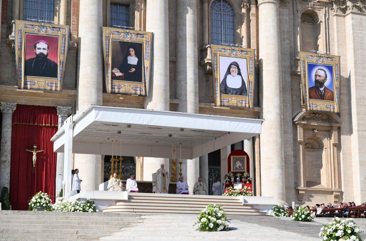 Leão XIV: os novos santos e santas mantiveram acesa a lâmpada da fé