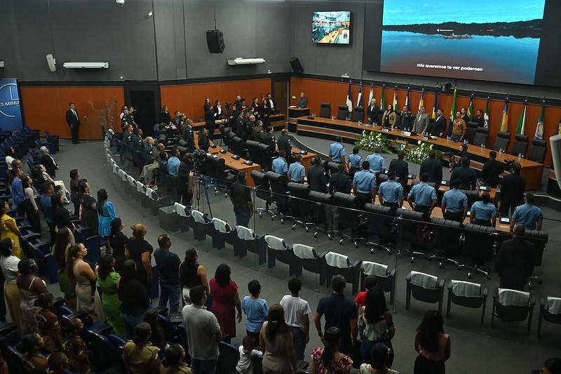 ALERR homenageia comandante e 42 policiais em sessão especial