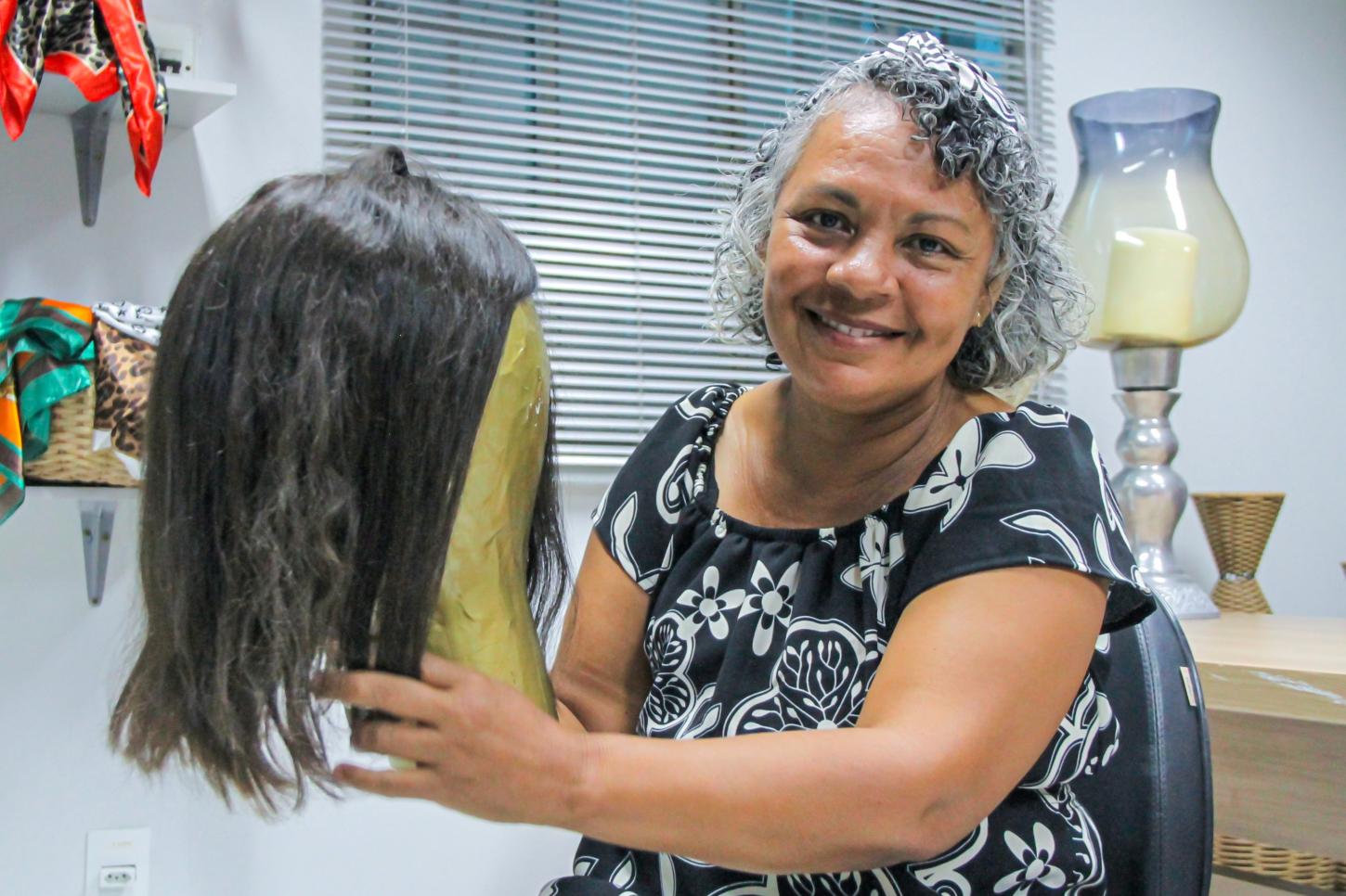 Campanha arrecada mechas e resgata autoestima de mulheres com câncer