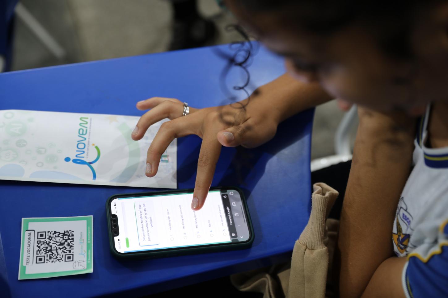 Estudantes da Escola Major Alcides participam de teste vocacional promovido pelo Inovem