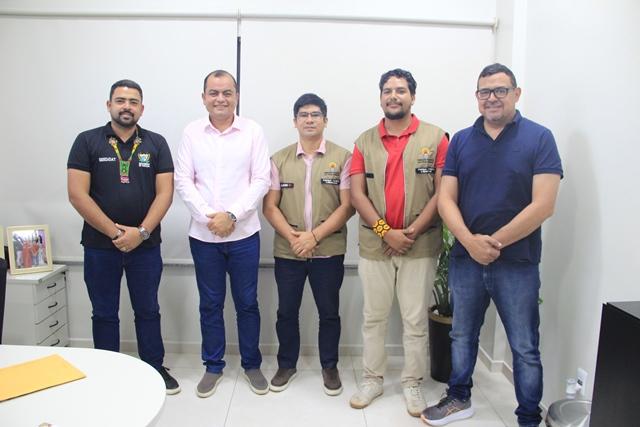 Governo de Roraima e Funai firmam parceria para reforçar atendimento a escolas da Terra Yanomami