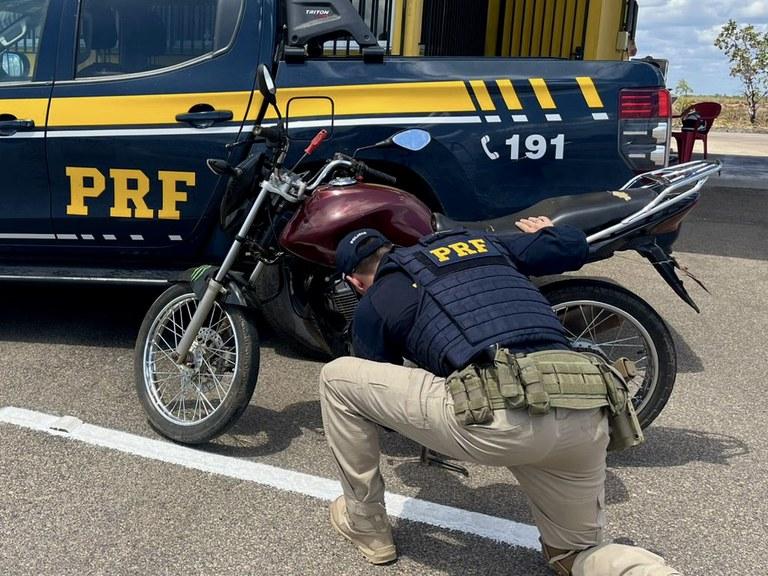 PRF recupera dois veículos furtados e apreende três motocicletas adulteradas durante o feriadão
