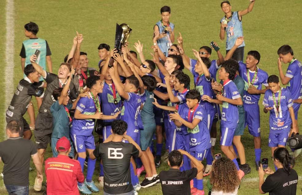 São Raimundo goleia por 4 a 1 Náutico-RR e conquista título inédito do Roraimense Sub-15