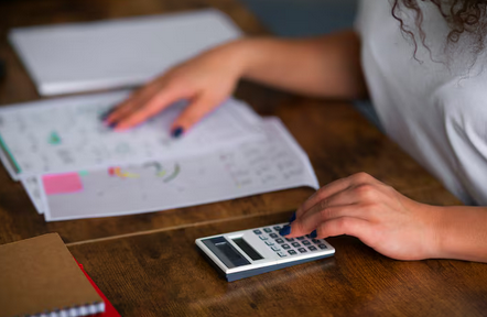 Especialista alerta para impacto dos gastos de dezembro no orçamento de 2026