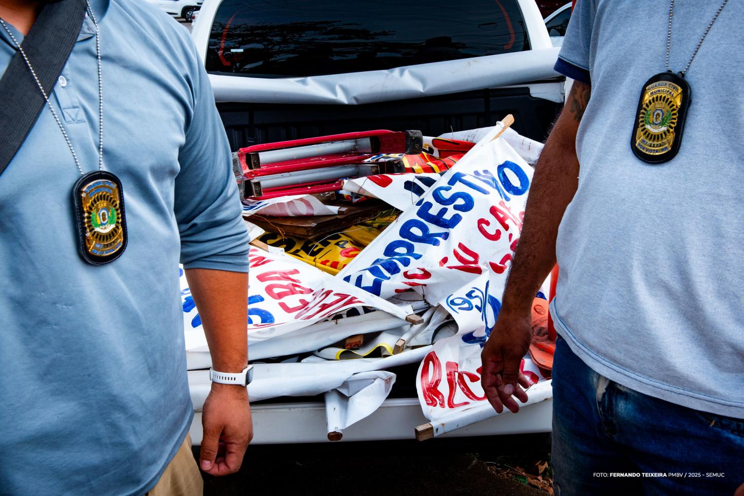 Prefeitura retira propagandas irregulares de vias públicas da capital