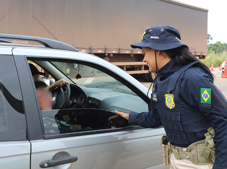 PRF divulga balanço da Operação Rodovida Natal e inicia fiscalização do Ano Novo