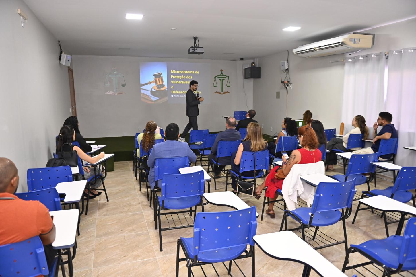 Aula Magna marca o início do curso de formação dos quatro novos defensores