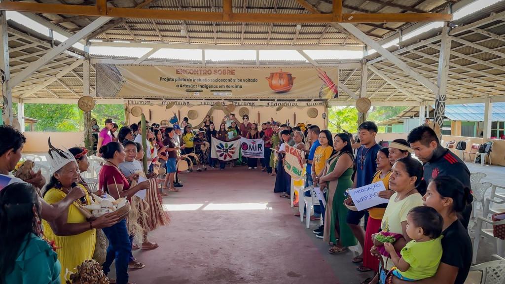 Artesãos indígenas de Roraima discutem programa federal de fomento em encontro na Serra da Lua