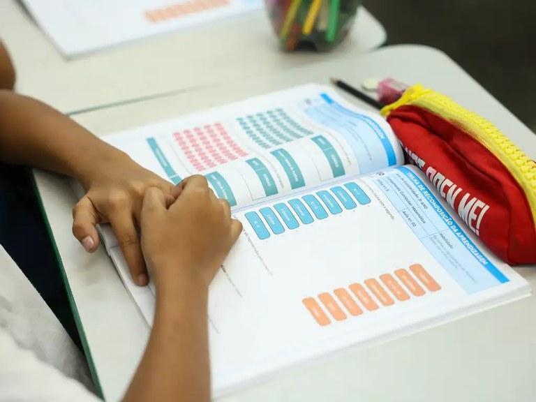 Justiça determina criação de plano de inclusão escolar para crianças migrantes em Boa Vista