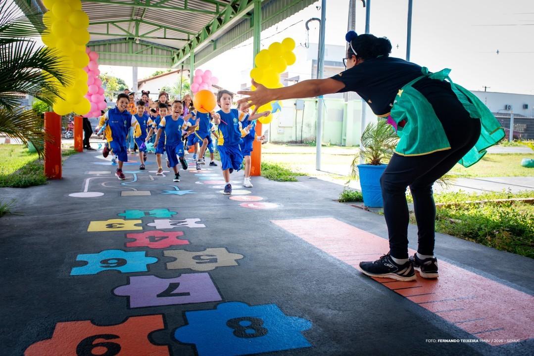 Mais de 54 mil alunos retornam às aulas e iniciam Ano Letivo 2026 na rede municipal de ensino