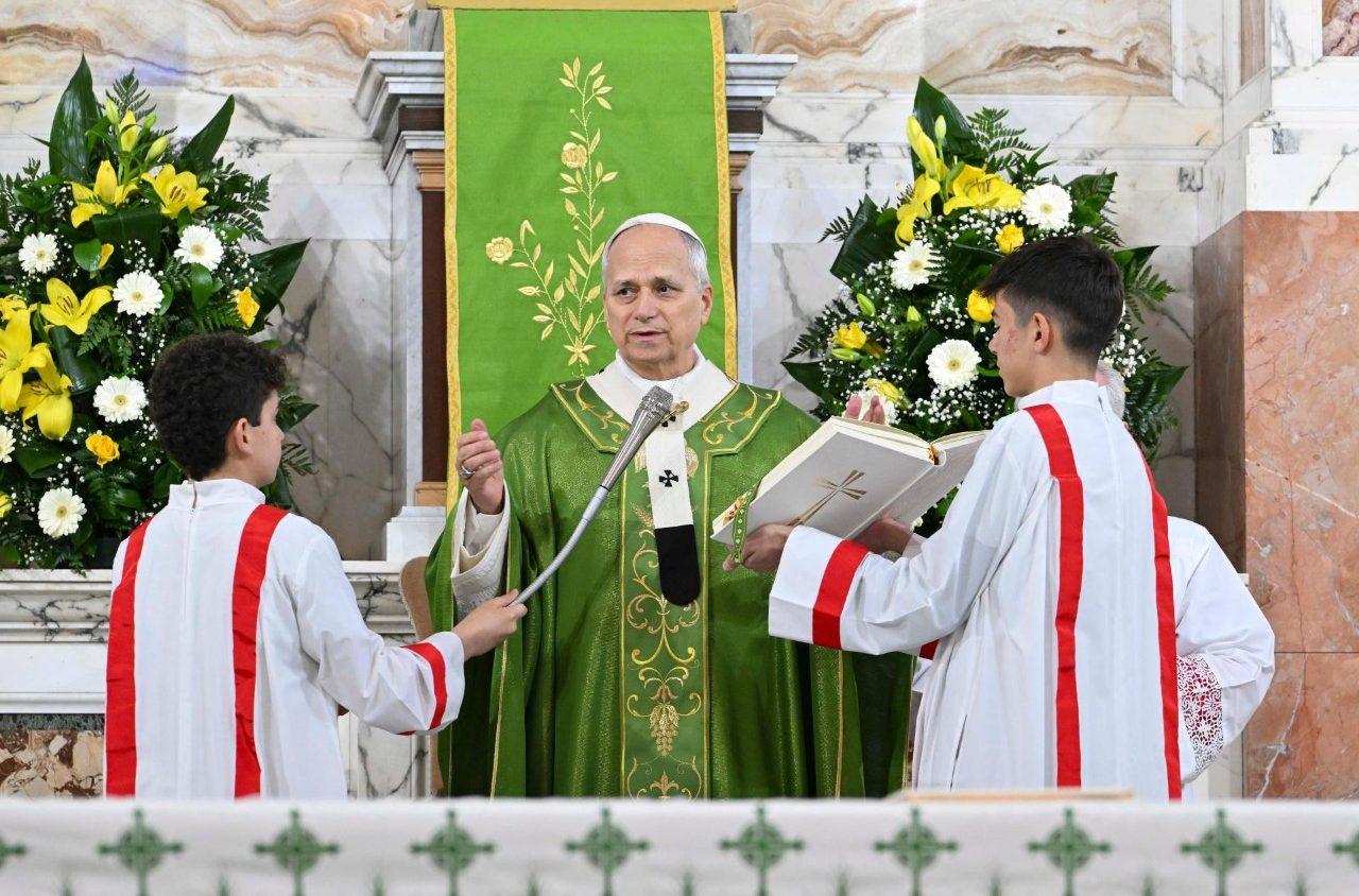 Papa defende desarmamento da linguagem e investimento em educação durante missa em Óstia Lido