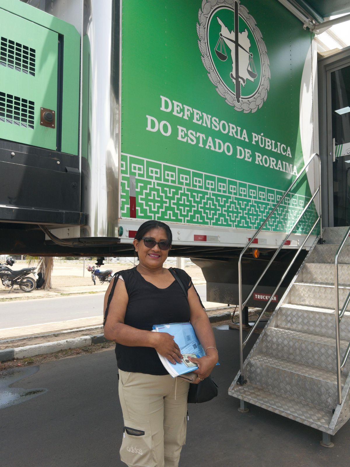 Zeladora consegue novos registros para os três filhos na Carreta dos Diretos em Normandia