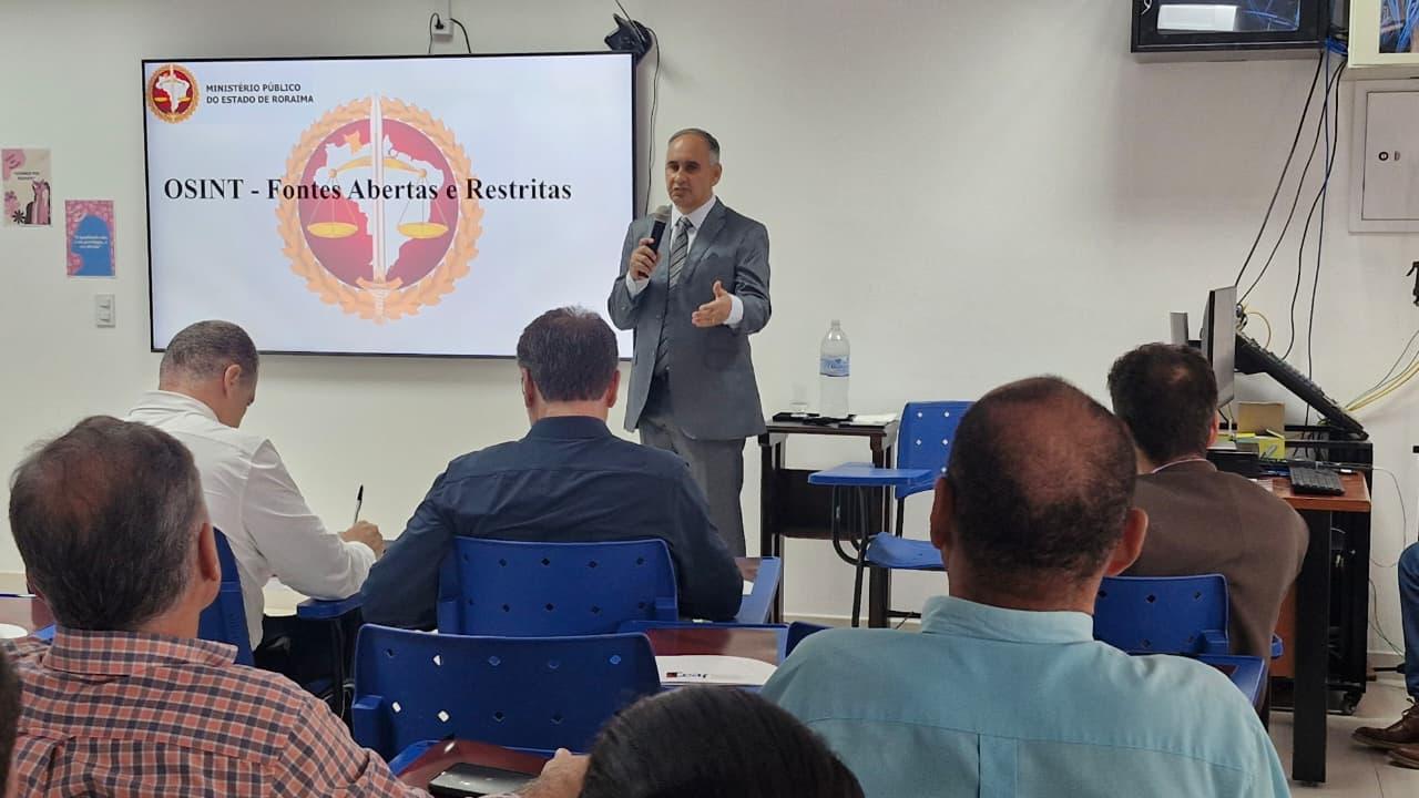 Delegado da Polícia Civil capacita servidores do MPRR em técnicas modernas de investigação