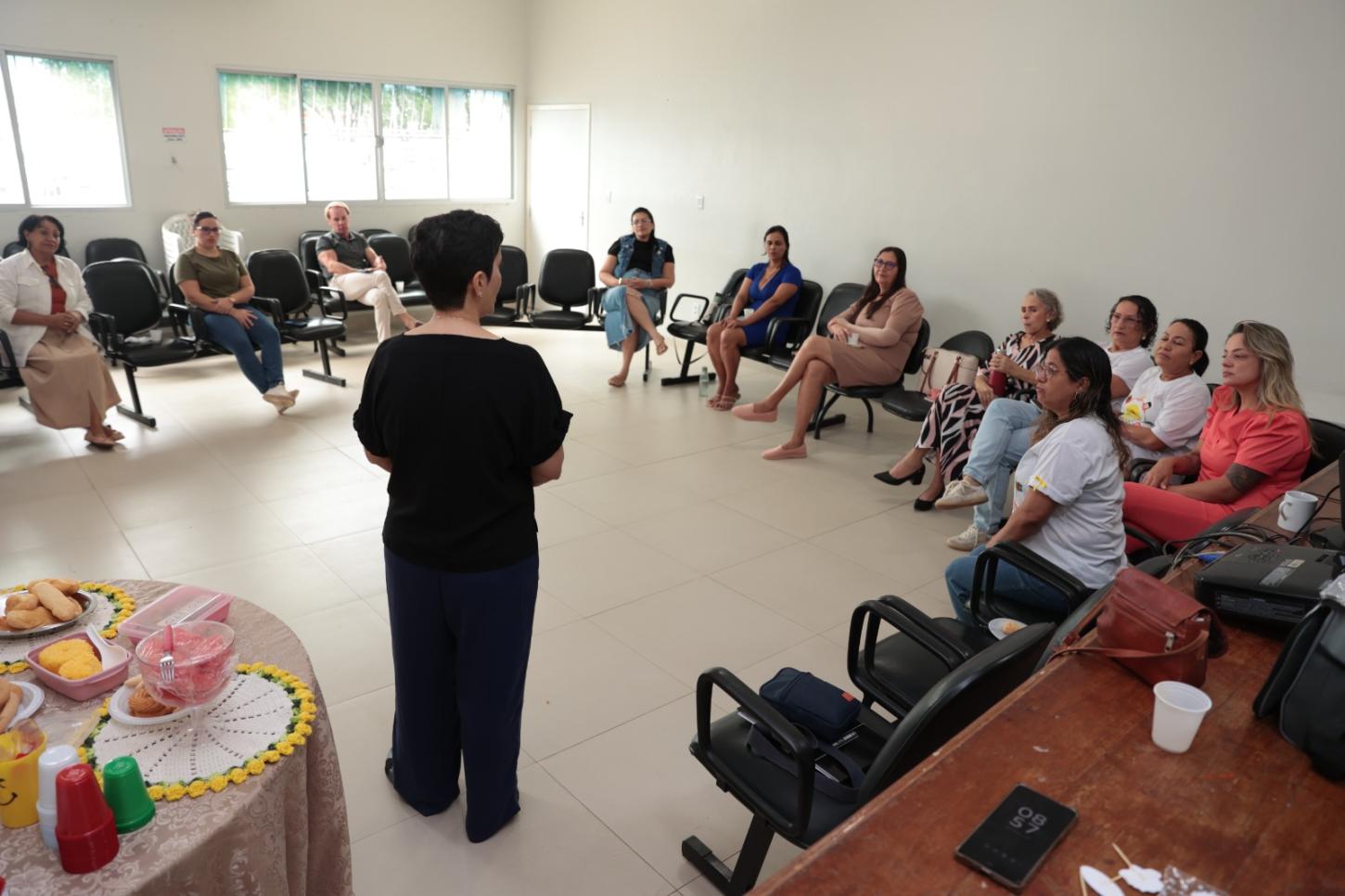 DPE-RR orienta mulheres com câncer sobre direitos à saúde durante encontro no HGR