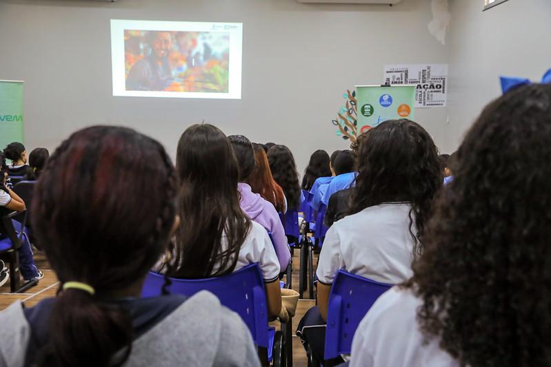 Inovem aplica teste vocacional em estudantes da Escola Maria das Dores Brasil
