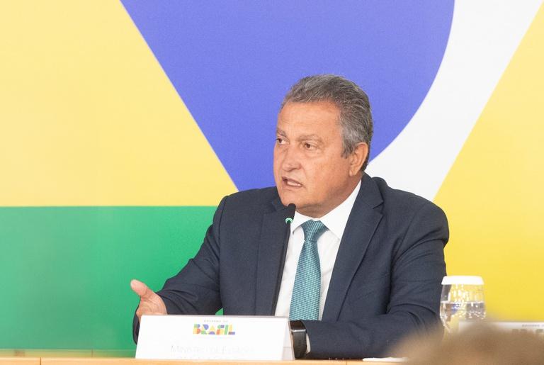 Ministro da Casa Civil, Rui Costa, afirma que não há razão para o aumento no preço dos combustíveis