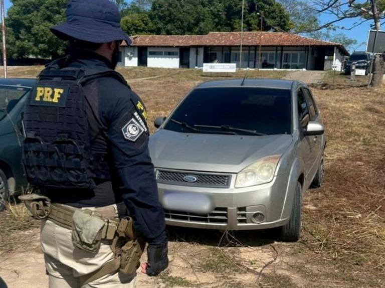 PRF apreende veículos, arma e prende reeducando em Roraima