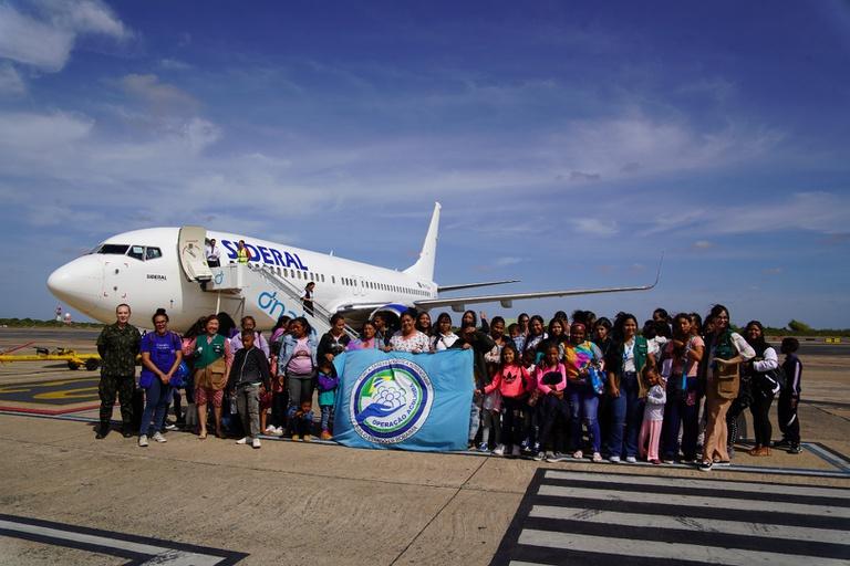 Voo da Operação Acolhida prioriza mulheres migrantes e interioriza 189 pessoas