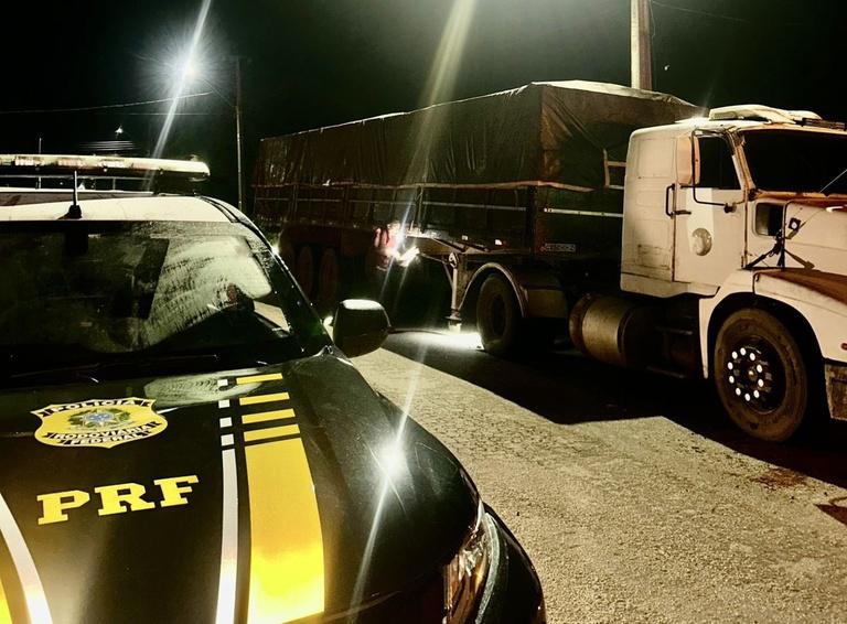 Ações da PRF resultam em apreensões de madeira ilegal, descaminho e veículo adulterado em Roraima