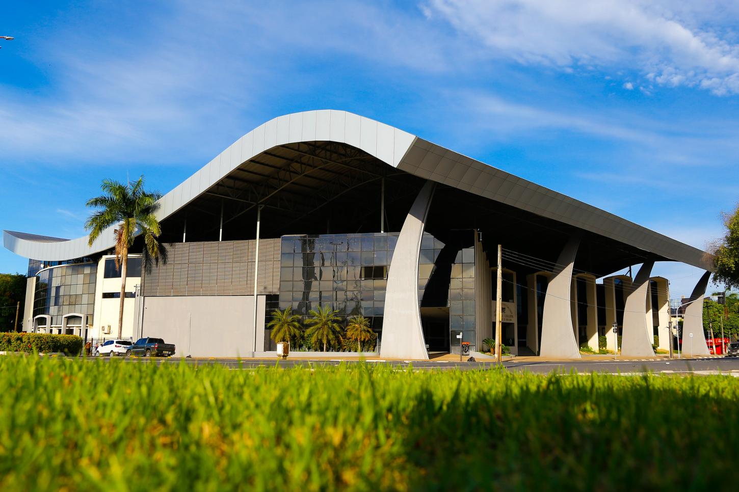 ALERR abre inscrições para concurso público com salários de até R$ 39,5 mil