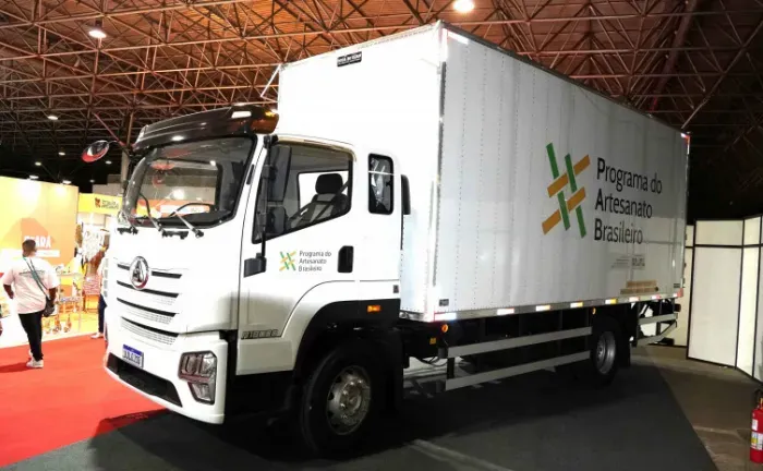 Caminhão fortalece artesanato em Roraima