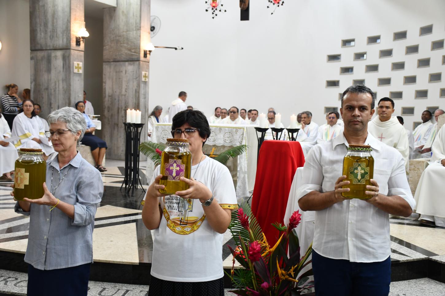 Celebração dos Santos Óleos reúne clero e fiéis em Boa Vista