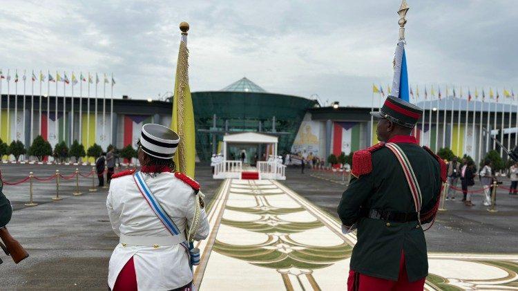 Leão XIV deixa a Guiné Equatorial, concluindo viagem à África