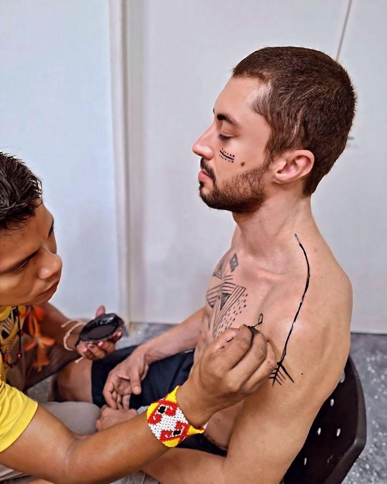 Pintura que fala: identidade e resistência no Dia dos Povos Indígenas