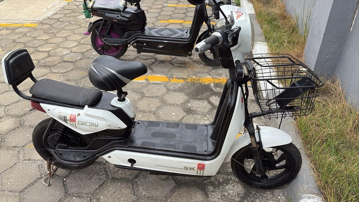Polícia Civil pede ajuda à população para encontrar proprietários de bicicletas elétricas e televisor localizados em Boa Vista
