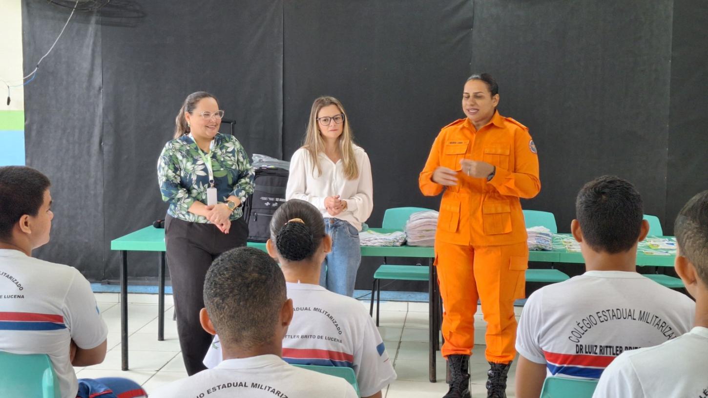 Sebrae RR entrega kits do NEJ e fortalece formação empreendedora de jovens da rede pública em Roraima