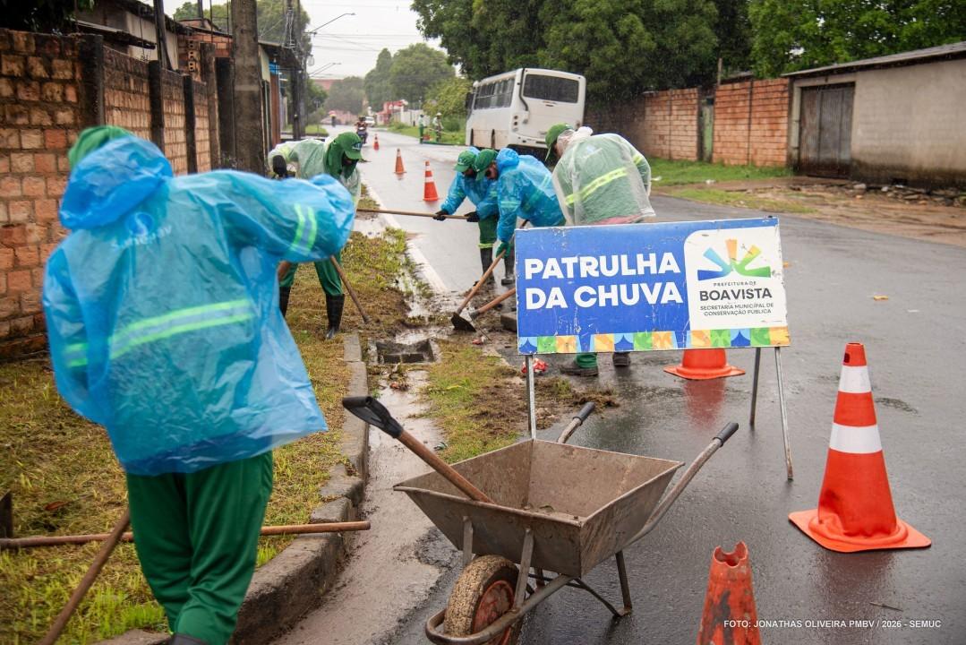 Prefeitura reforça limpeza de bueiros para prevenir alagamentos em Boa Vista