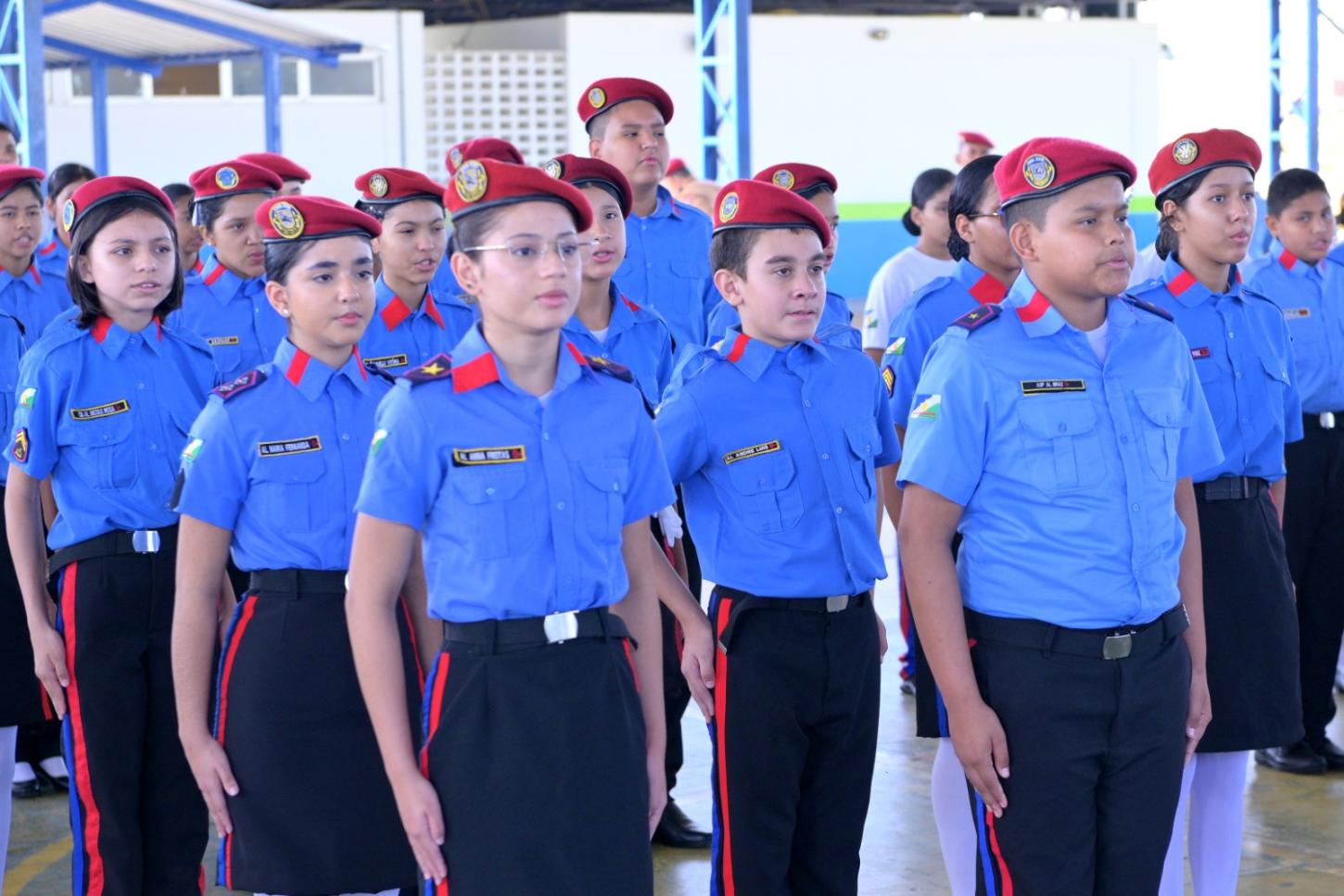 Rede militarizada inicia entrega de alamares e incorporação de novos estudantes