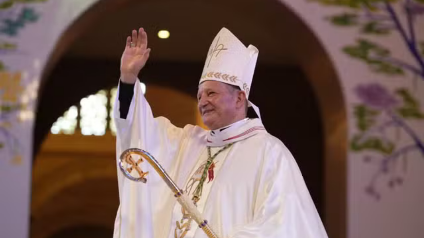 Arcebispo de Aparecida recebe o Pálio das mãos do Papa Leão XIV