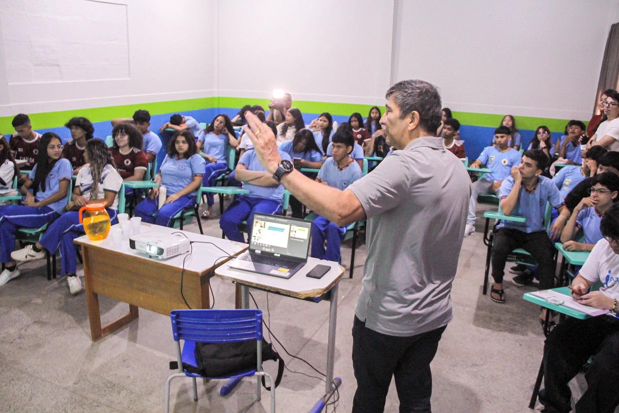 Iniciativa da ALERR ajuda estudantes a escolher a carreira profissional